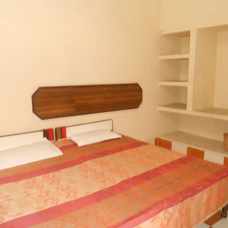 Gaurav Guest House Mathura Esterno foto