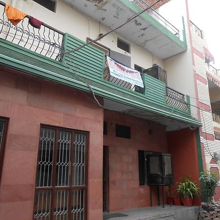 Gaurav Guest House Mathura Esterno foto