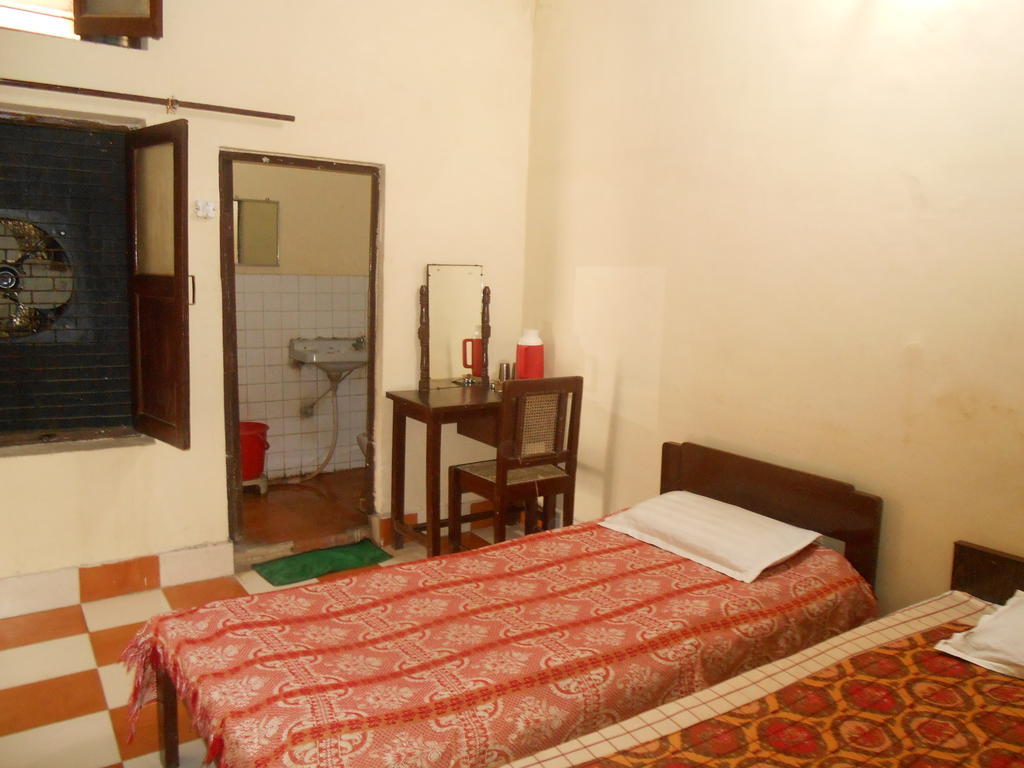 Gaurav Guest House Mathura Esterno foto