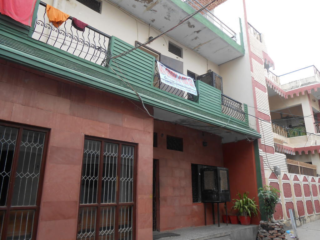 Gaurav Guest House Mathura Esterno foto